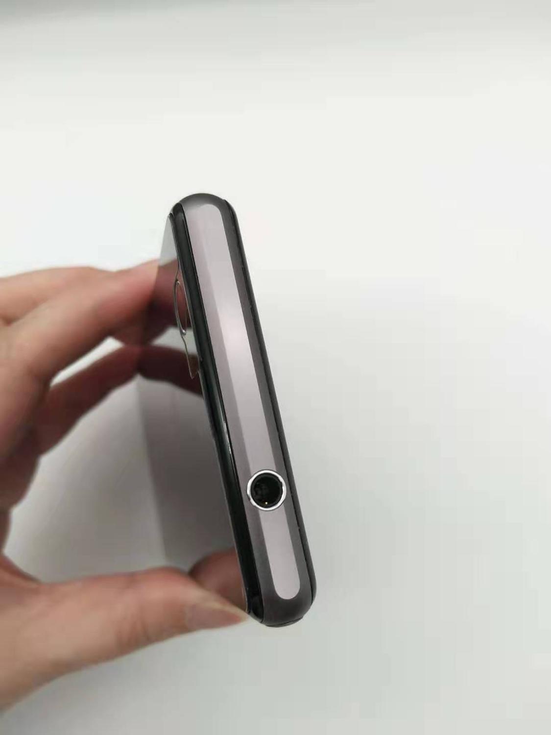 Sony Xperia Z1 Compact Refurbi - огляд і ціна Drone Z1